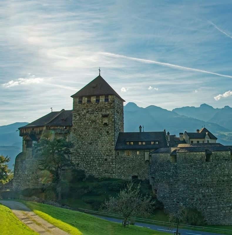 Zurich: 4 Countries in One Day Private Tour